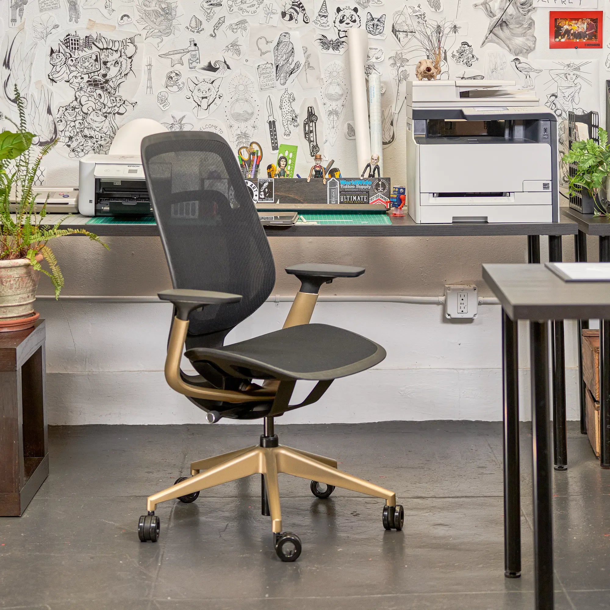 Without headrest / Intermix Black KR08+Matte Brass 4B22